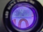 Hand magnifier with 10x magnification