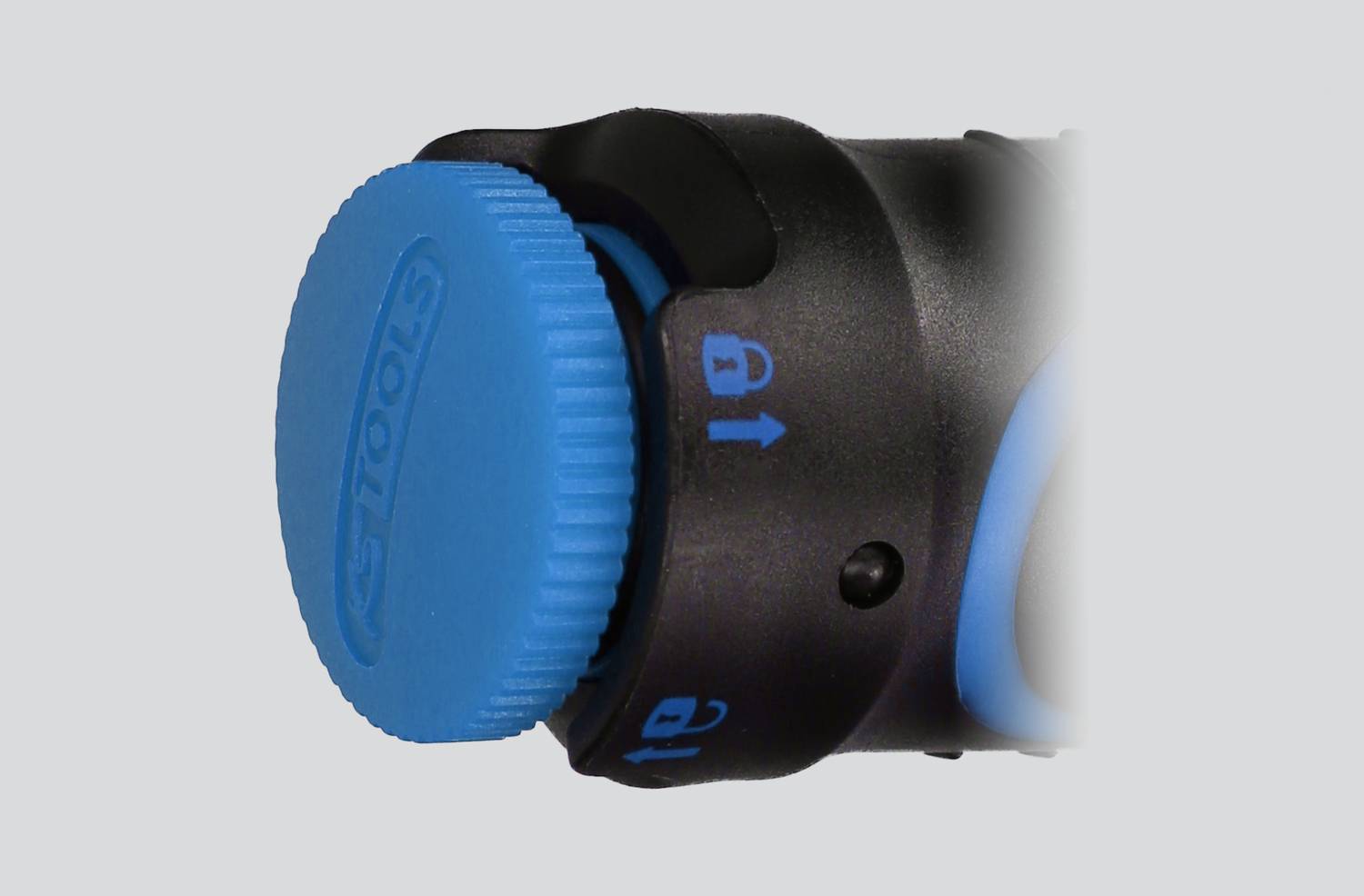 A black, round button with a blue cap and blue arrows indicates a locking function.