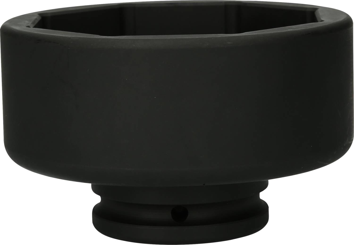 Lens cap made of black plastic, circular, robust and designed to protect the optics from dust and scratches.