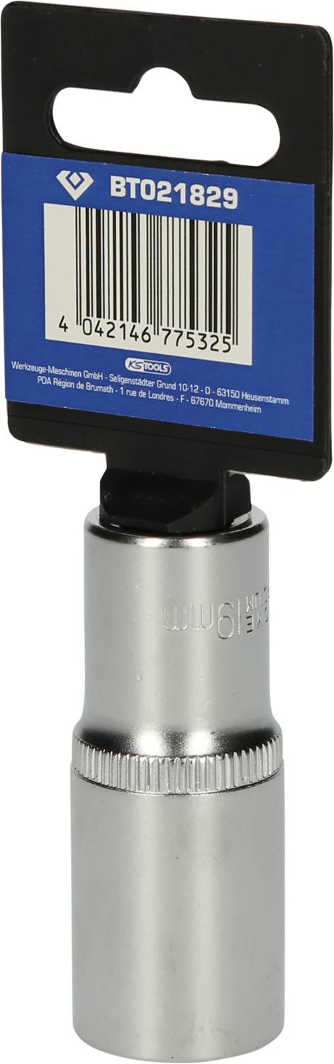 Size 19 spark plug spanner on a grey socket wrench with a black label from the Draper brand, product code BTO21829, barcode visible.