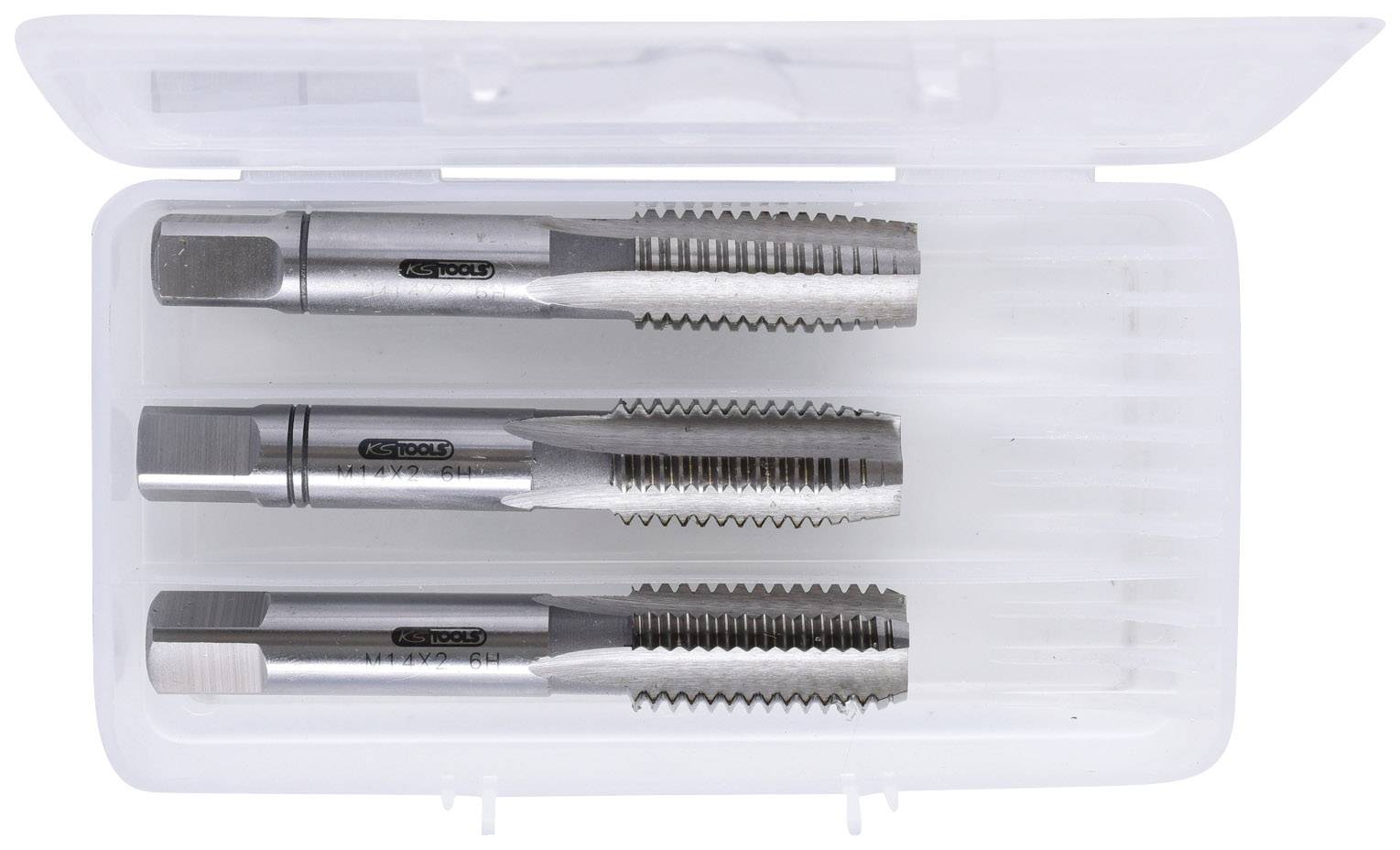 Three spiral tap drills made of steel, arranged one above the other in a transparent plastic box.