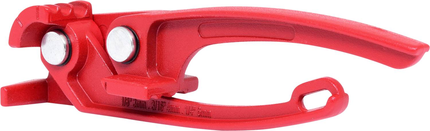 Red PVC pipe cutter with ergonomic handle, suitable for pipes with a diameter of 3 to 35 mm, insulated.