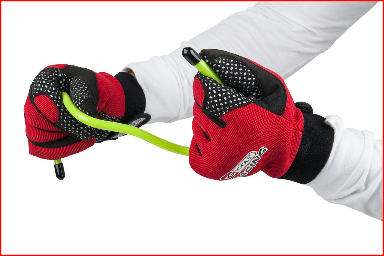 Two hands in red gloves are gripping a green hose.