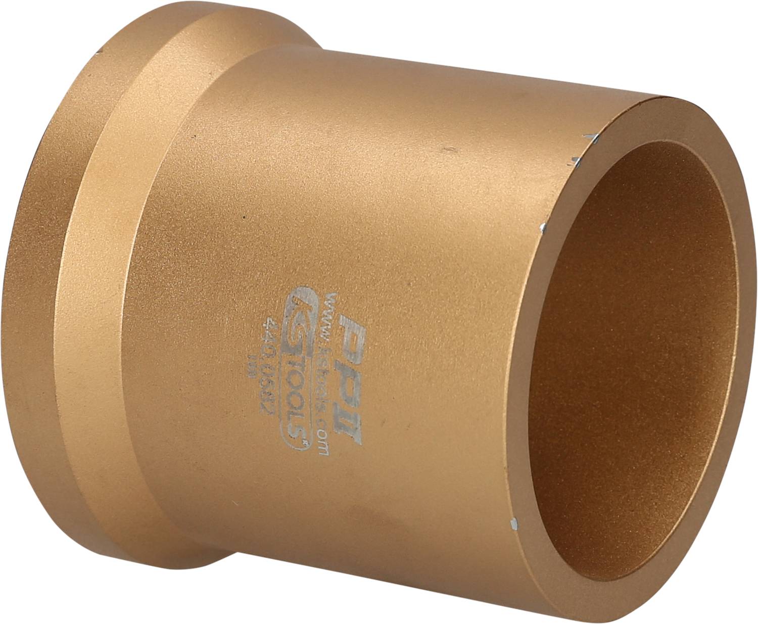 Clutch in a cylindrical shape, gold-coloured, with the inscription 'PBT'.