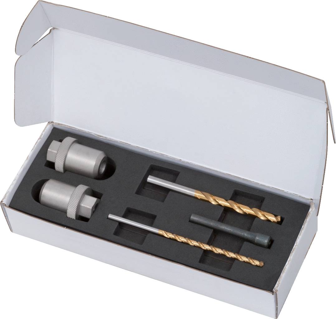 The image shows an open cardboard box with two drills and two drill chucks in a packaging insert, which serves to provide organisation.