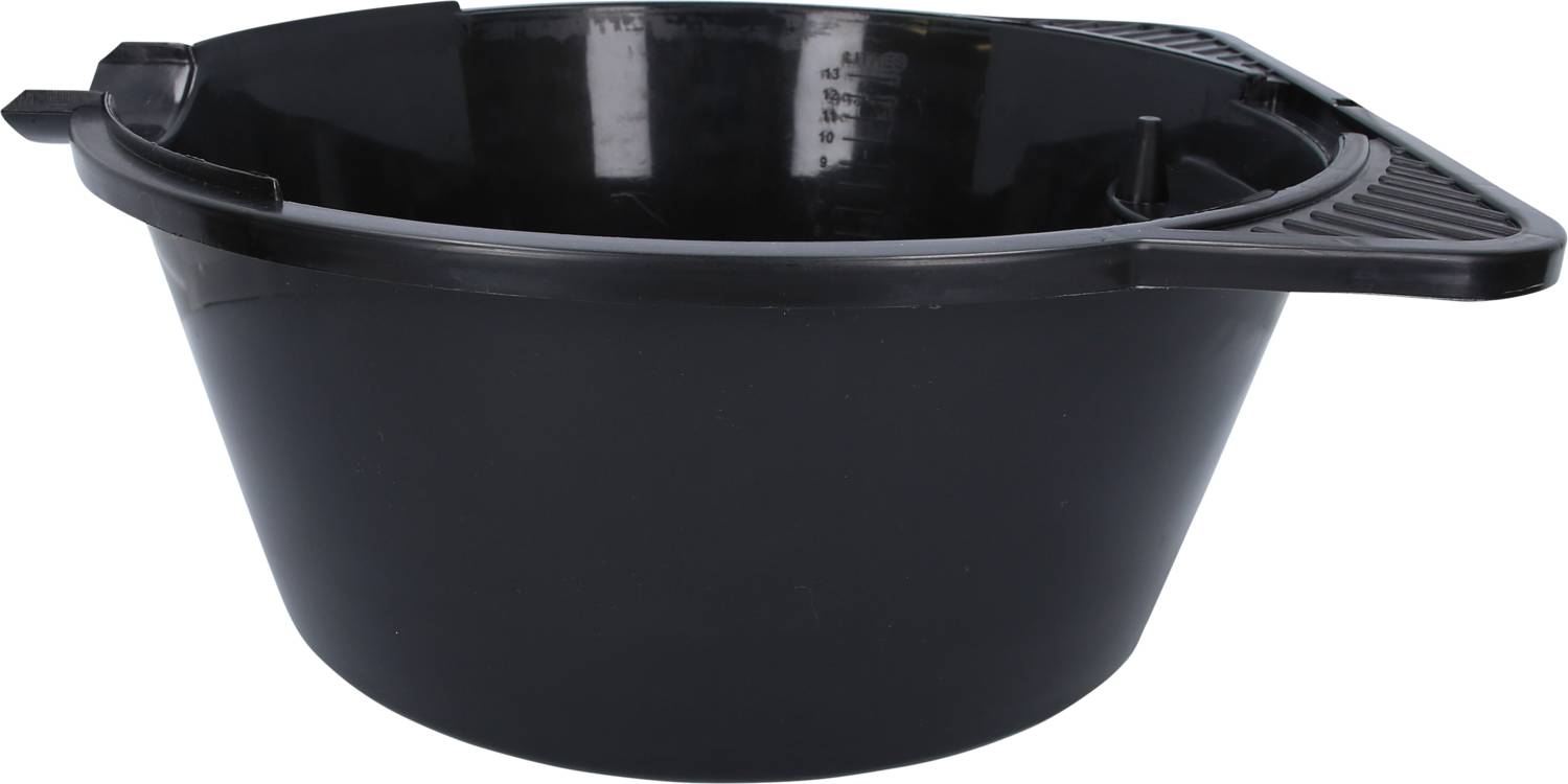 A black dyeing bowl with a spout and handle, suitable for mixing hair dye.