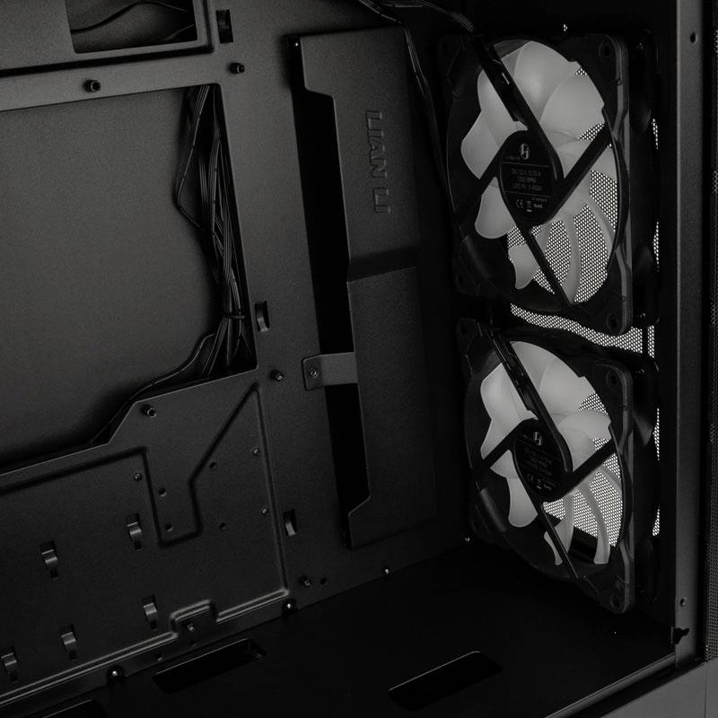 Black computer case interior with two mounted fans in the right area. Cable management visible, no installation accessories.<br><br>(Note: The translation is already in British English, as the text does not require significant localisation.)