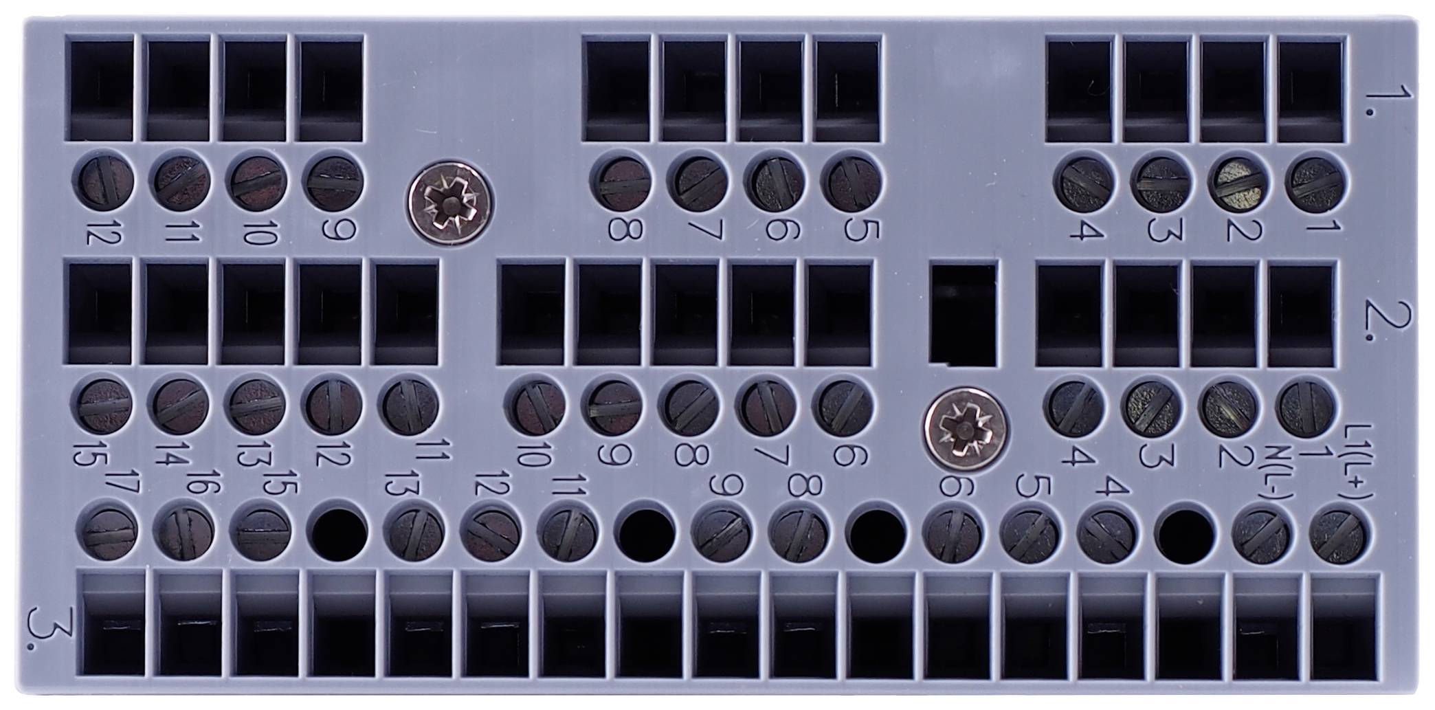 Connection block with numbered terminals and two screws, used for organising cable connections in electrical systems.