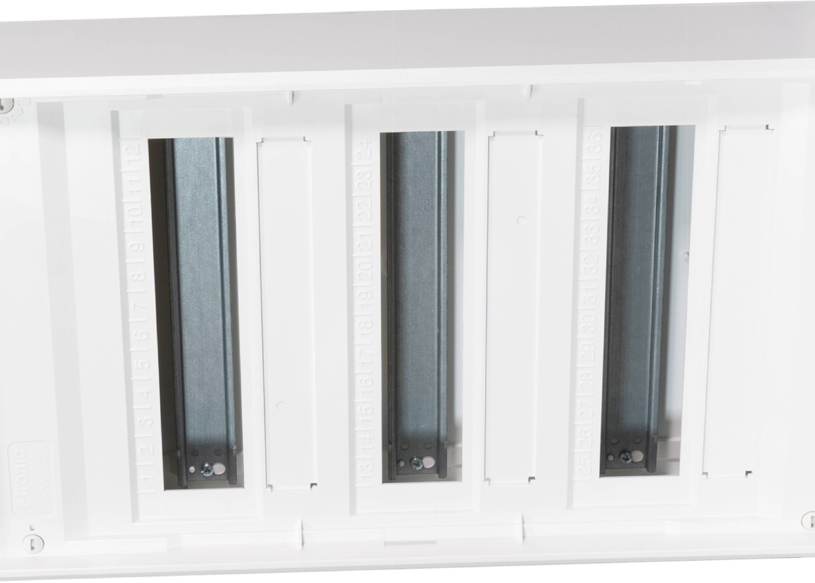 Ventilation grille with three vertical slots to regulate air flow. White frame, suitable for ceiling or wall mounting.