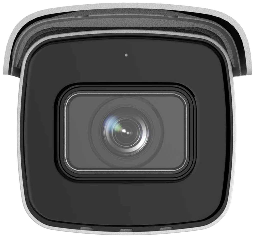 Close-up of a black camera from the front with a clearly visible lens surrounded by a protective rectangular frame.