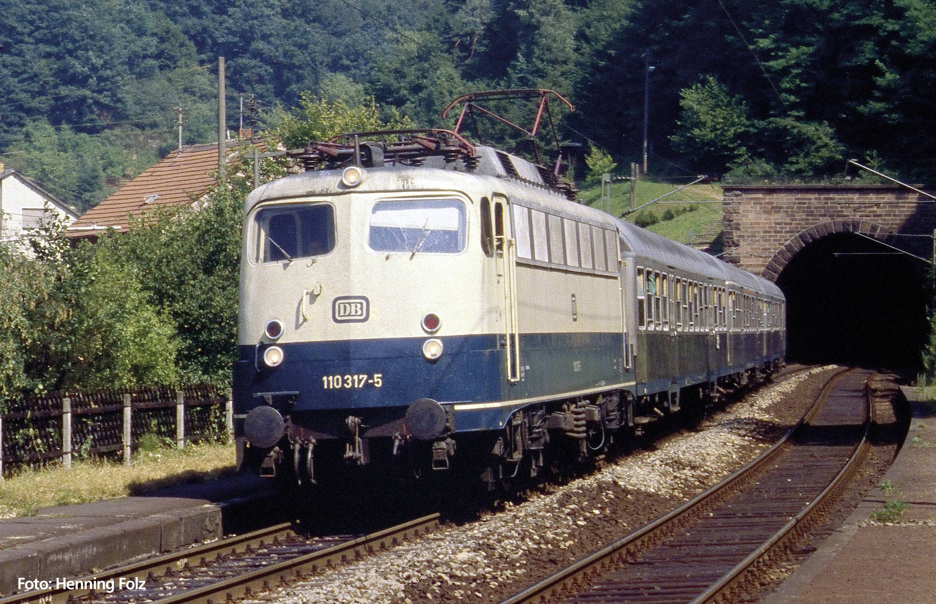 Image of Piko H0 51815 H0 series 110 electric locomotive of DB