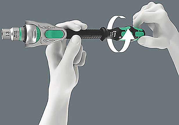 Hands demonstrate wrench handle adjustment by twisting grip with arrows indicating motion.