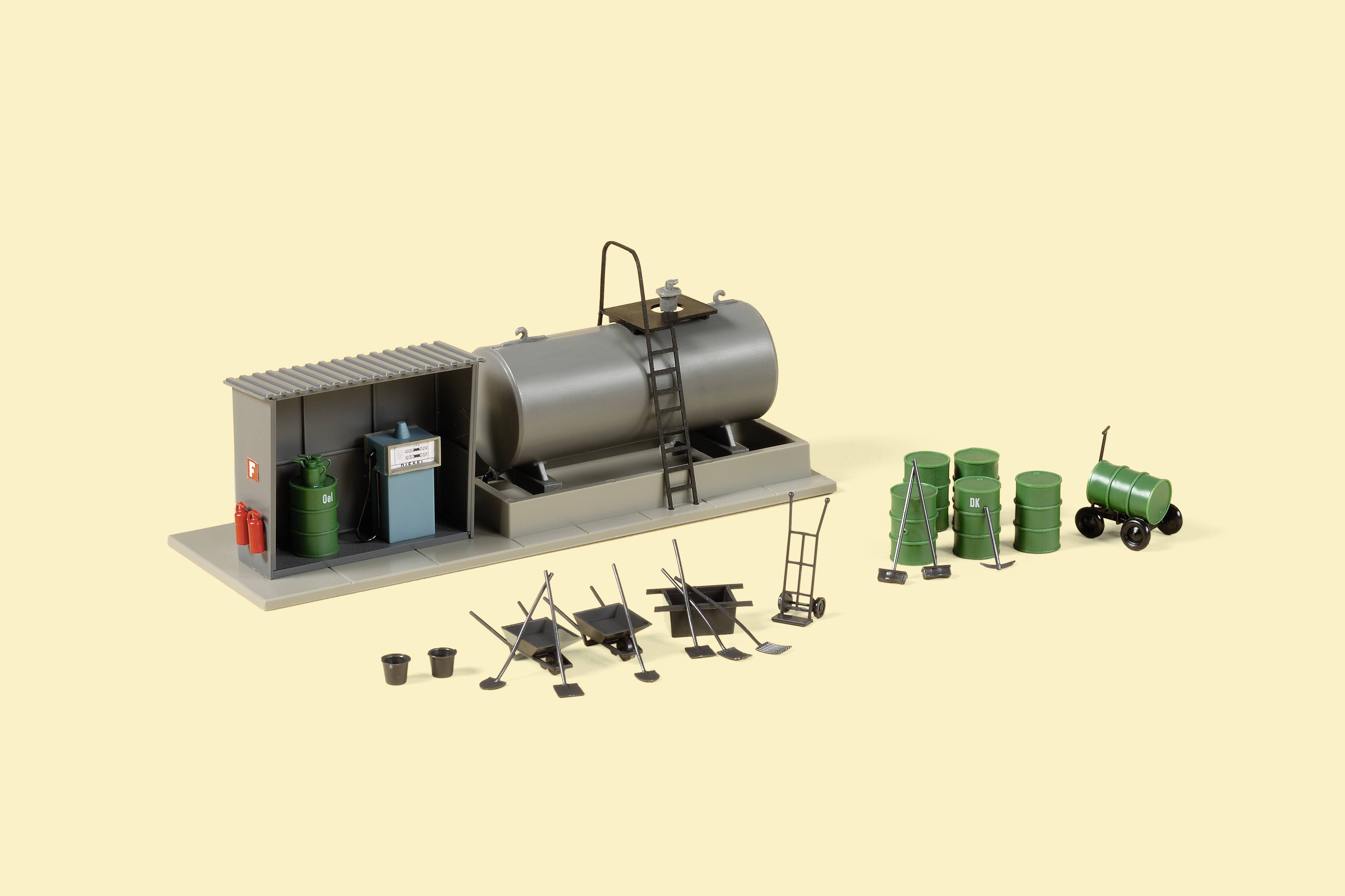 Auhagen 11469 H0 Small locomotive petrol station