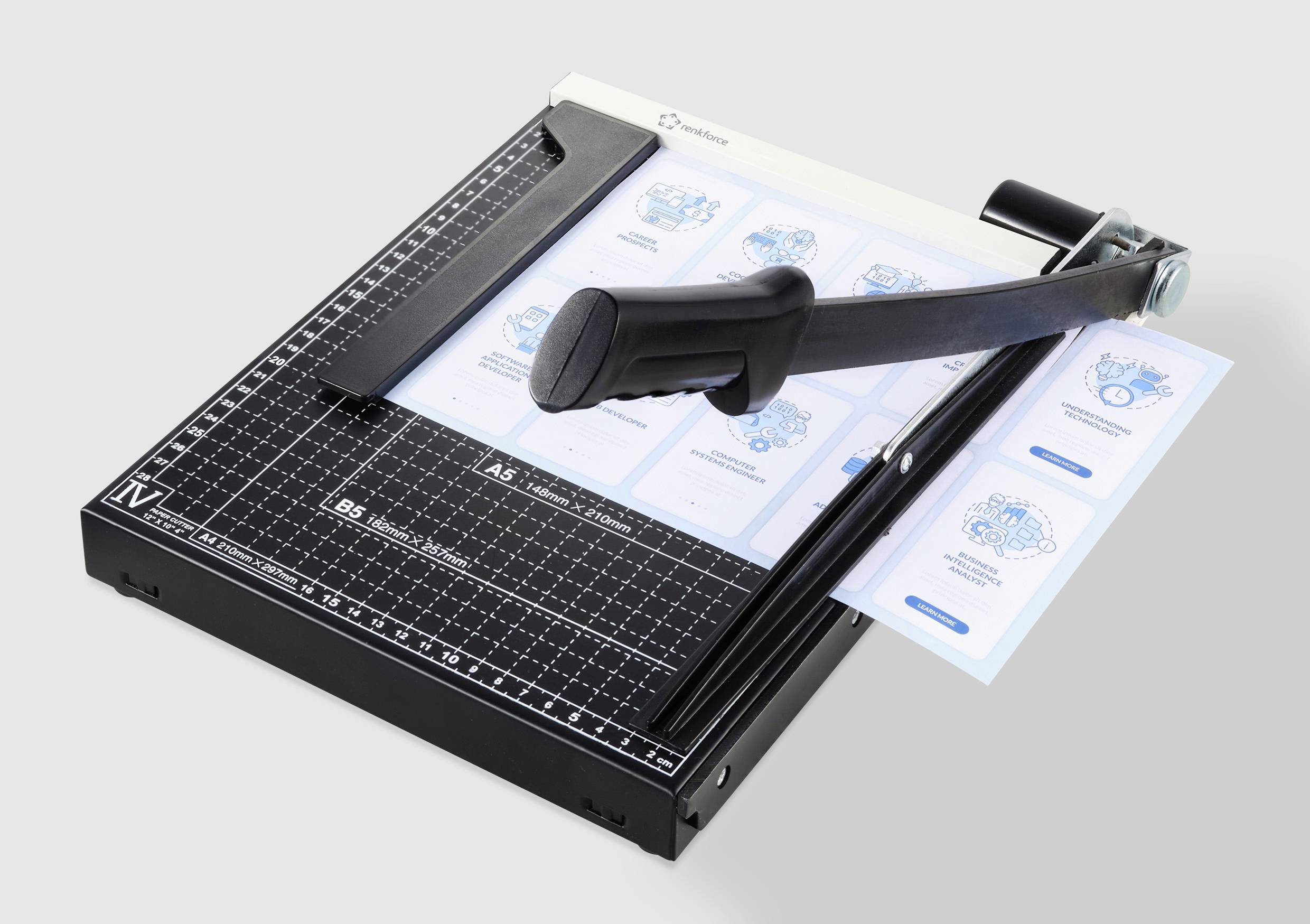Paper guillotine that divides paper sheets with precise cuts. Suitable for A3 and A5 paper sizes, with measurement indicators.