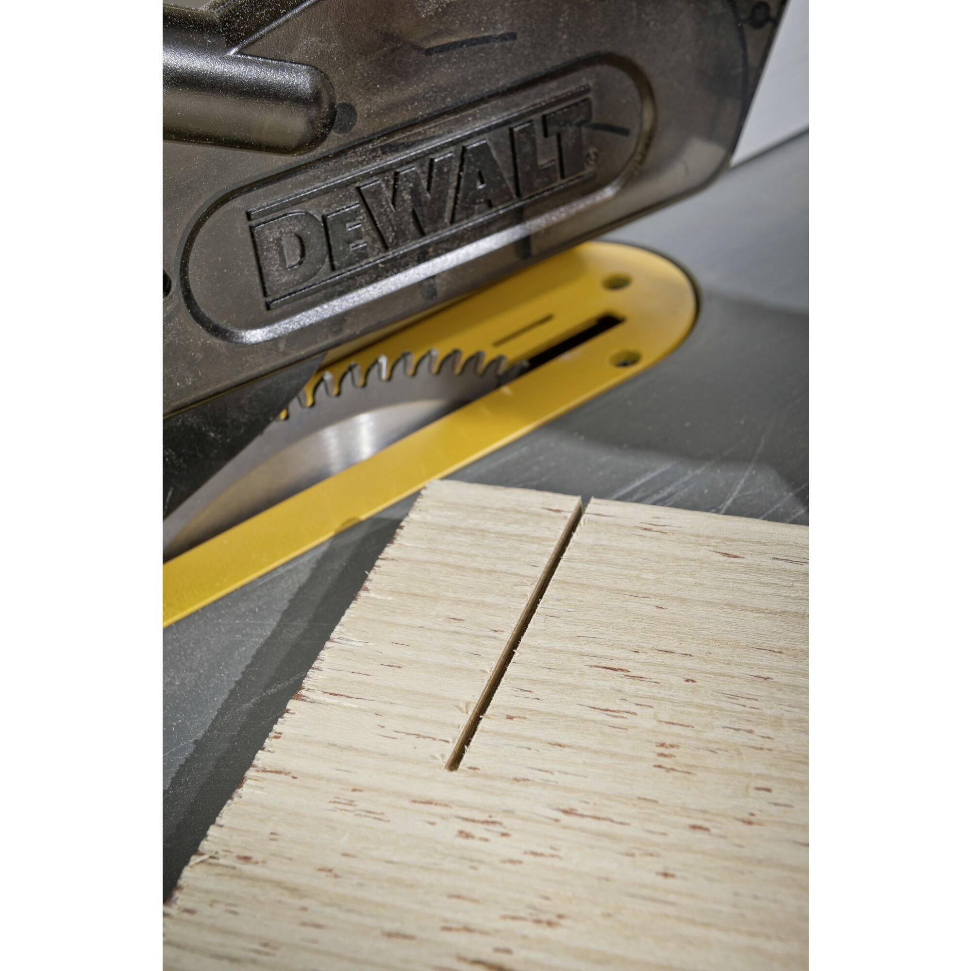 A saw cuts a piece of wood. Only the saw blades and the piece of timber are visible. This is a precise piece of woodworking.
