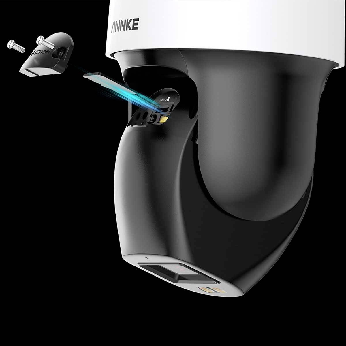 Surveillance camera with wall mount. A USB plug is inserted for power supply. Black and white casing.<br><br>Translation to British English:<br>CCTV camera with wall mounting. A USB plug is inserted to provide power. Black and white housing.