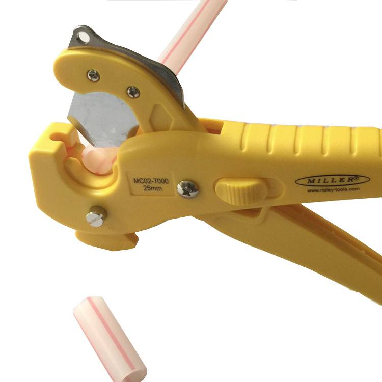Rohrschneider cuts a plastic pipe. The tool is yellow and is used for precise cutting in installation work.