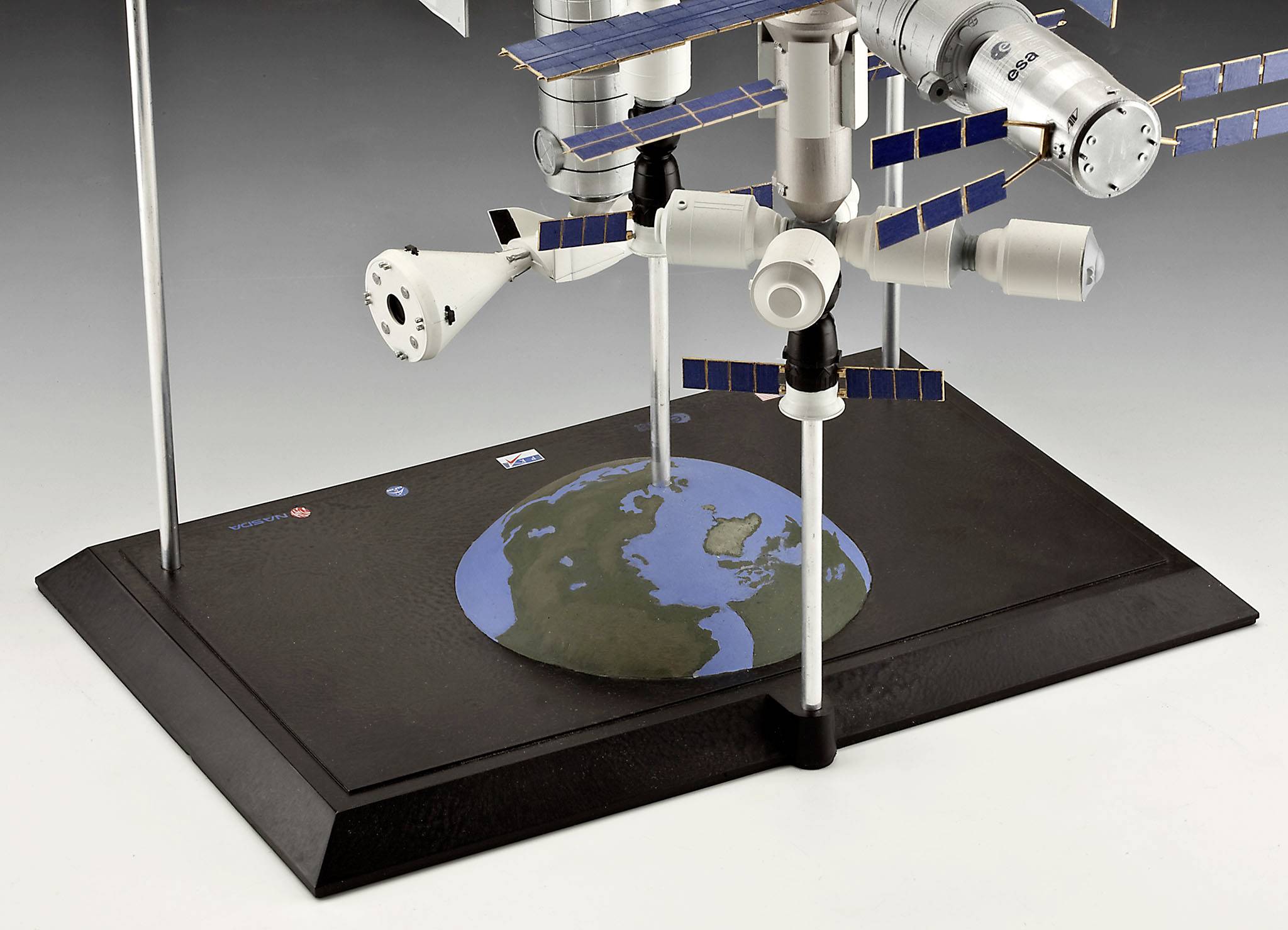 Buy Revell 05651 25 Jahre ISS Limited Edition Spacecraft Buy Revell 05651 25 Jahre ISS Limited Edition Spacecraft
