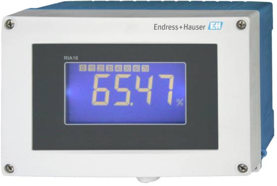 A digital display device with the inscription '65.47%', manufactured by Endress+Hauser, shows the current measured value.