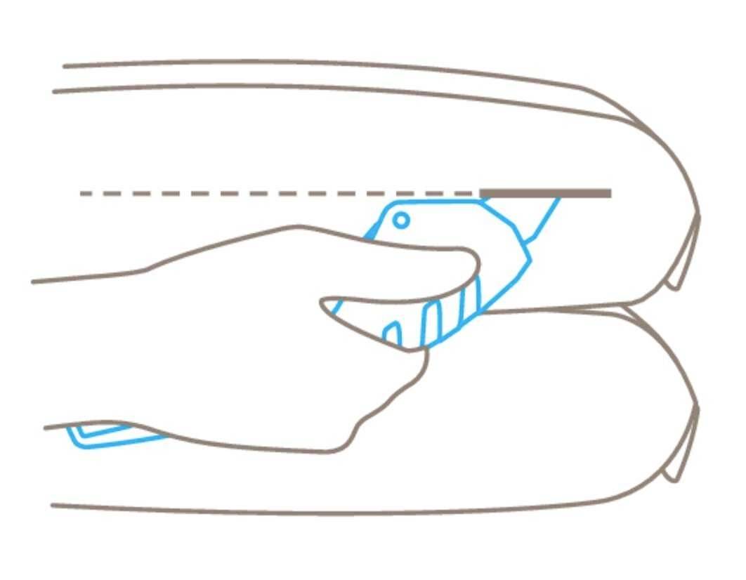 Diagram shows a hand using a safety knife to open a cardboard box along a dotted line.