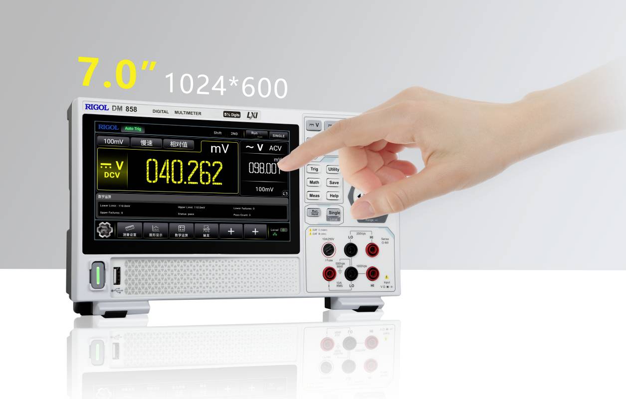 A hand is operating a digital multimeter with a 7-inch display (1024*600 resolution), showing '040.262 mV'.