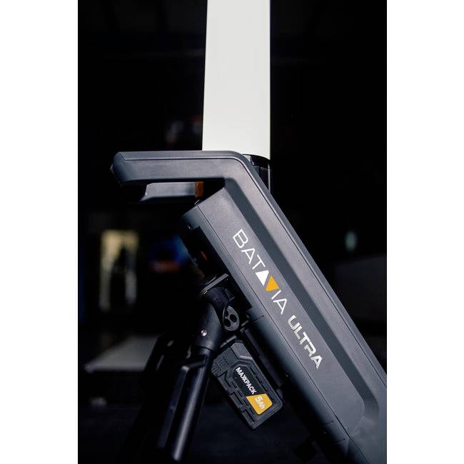 A vertical display device with the inscription 'BATAVIA ULTRA', mounted on a stand. A small yellow area shows '40 Ah'.