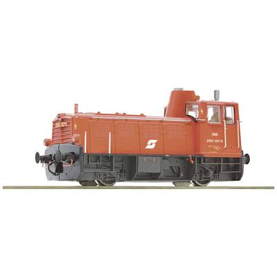Red model locomotive of the ÖBB with the inscription 'ÖBB 2062 007-6' on a track, depicted in detail and to scale.