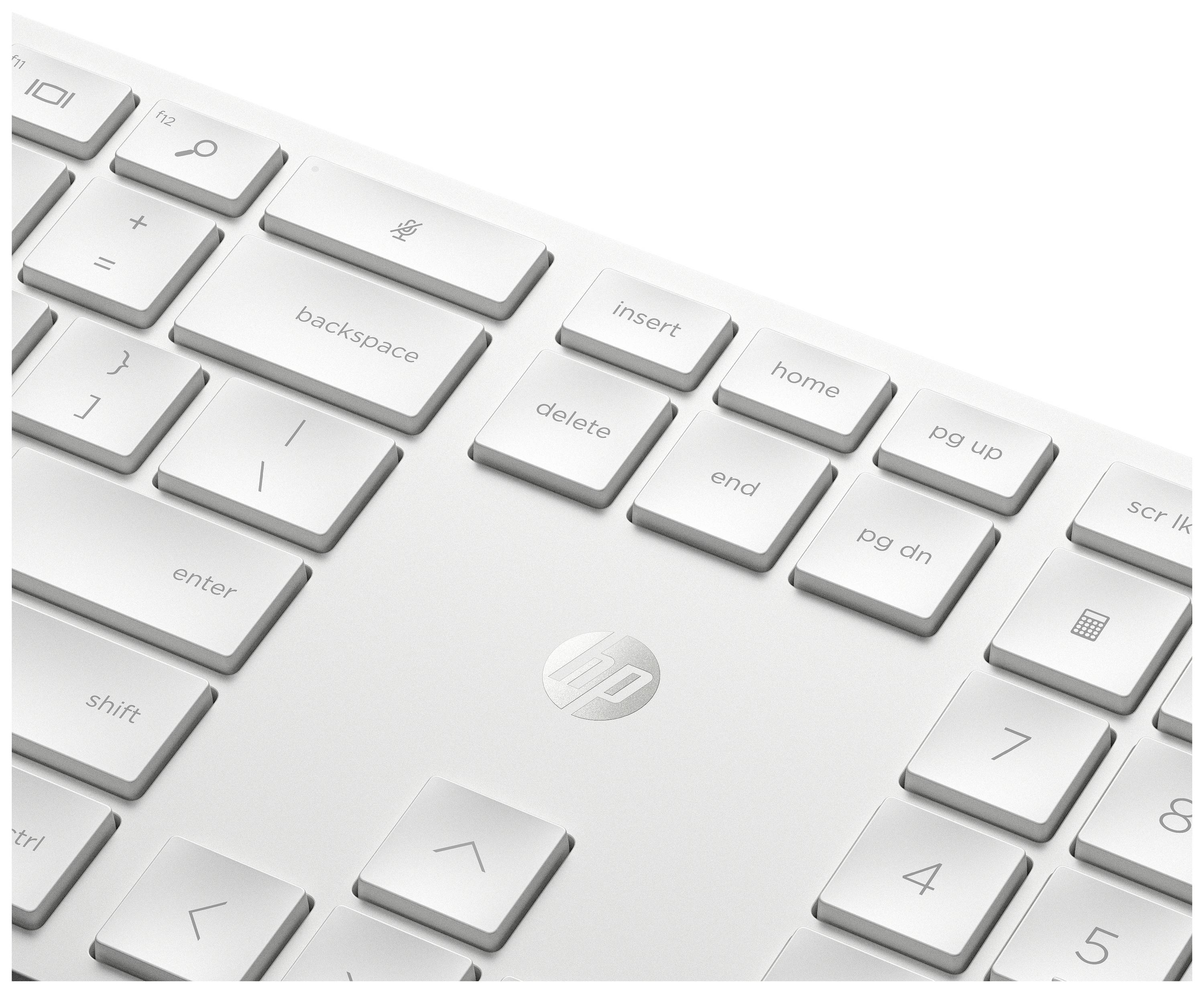 White computer keyboard viewed from above, focusing on keys such as "backspace", "insert", and navigation keys. HP logo is visible.