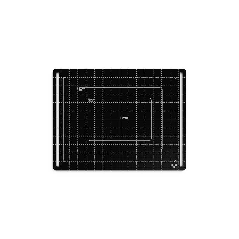 'Magnetic cutting mat with grid lines and markings for centimetres and inches, main grid marking: 10 mm, size: 300 x 300 mm.'