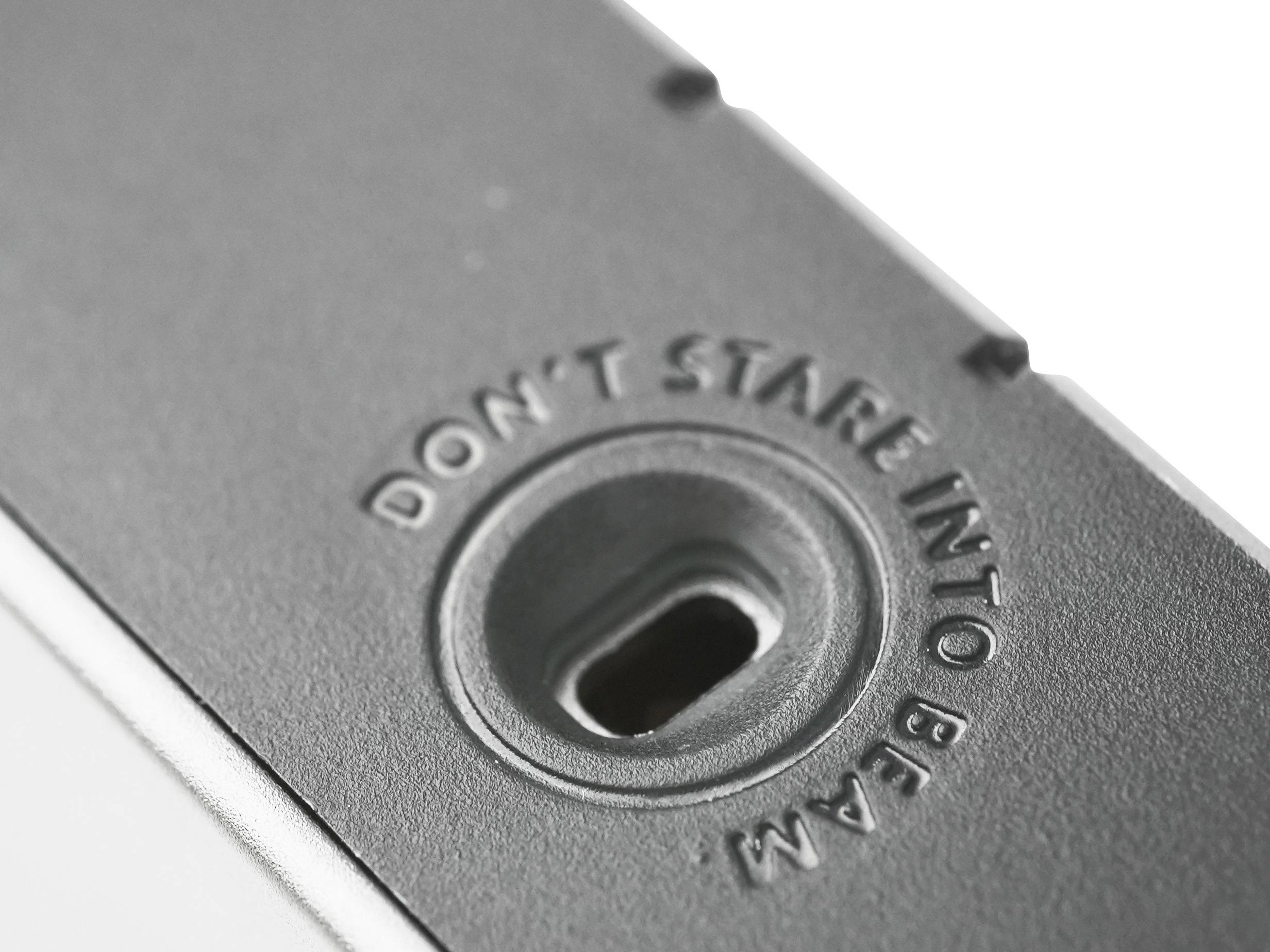 Device with warning 'DON'T STARE INTO BEAM', to avoid the risk of direct eye exposure to the laser beam.