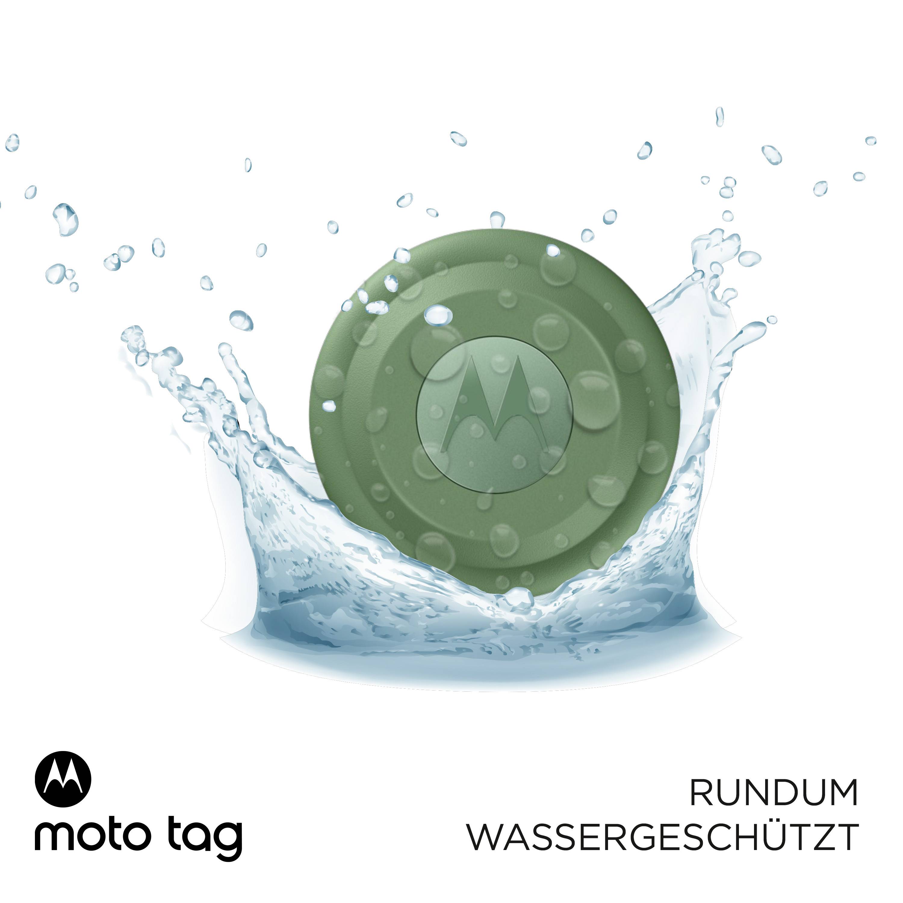A waterproof, round motif tag in front of a water splash that protects the tag. Brand logo and the text 'Fully water-protected'.