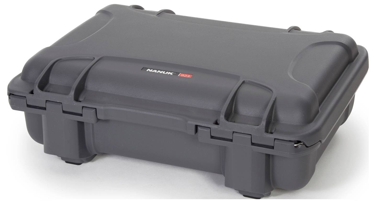 Black, robust protective case with rounded corners and secure fastening. Ideal for safely transporting delicate items.