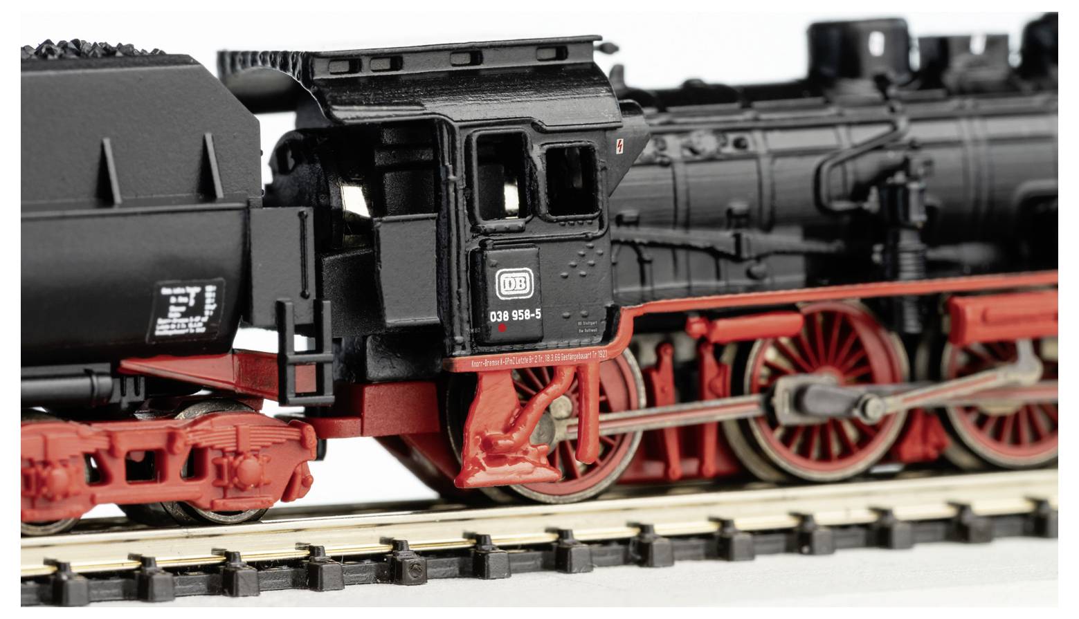 Black steam locomotive on rails, intricately depicted, with red chassis and the inscription 'DB 89 6514' on the side.