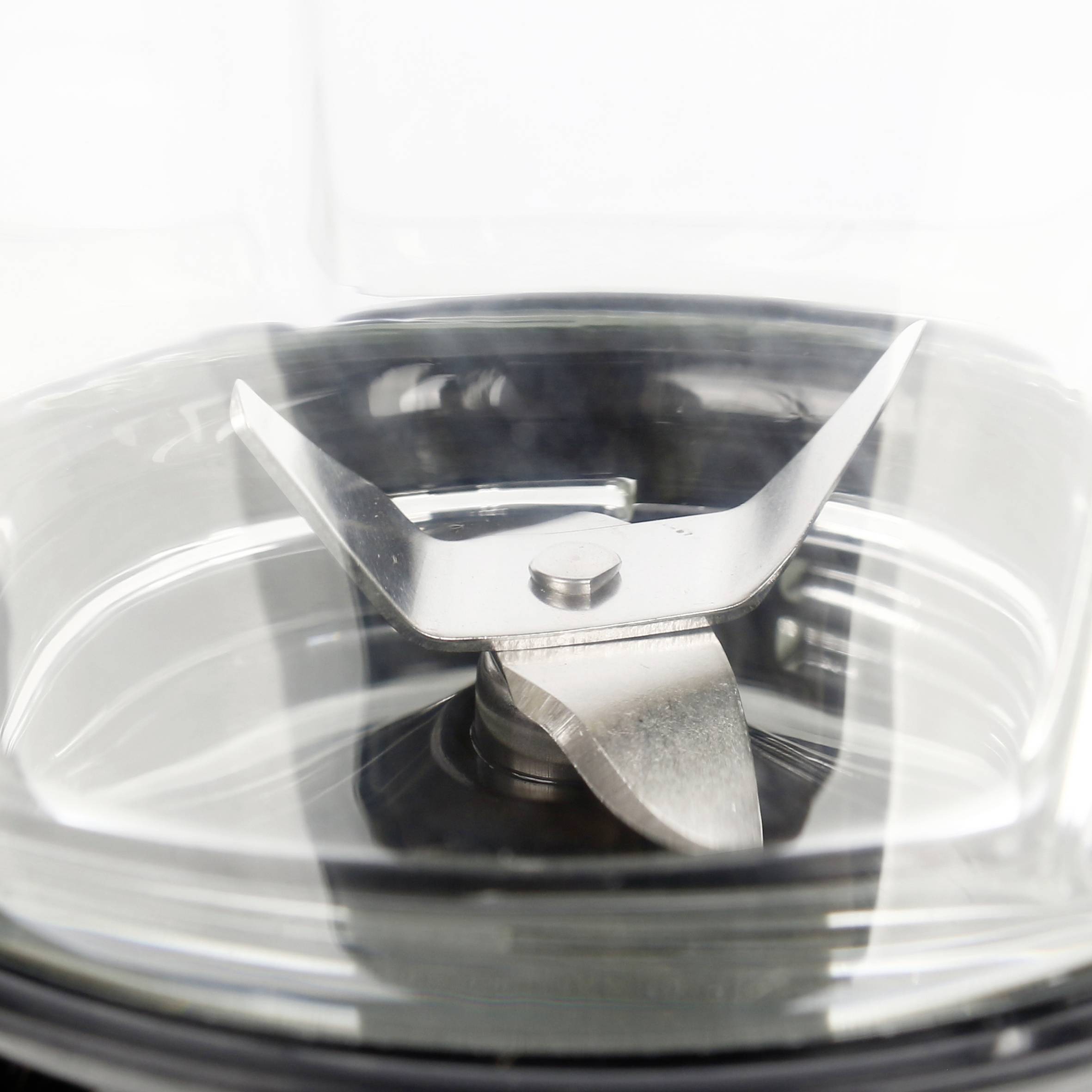 Close-up of a blender with sharp stainless steel blades, suitable for chopping ingredients for food and drinks.