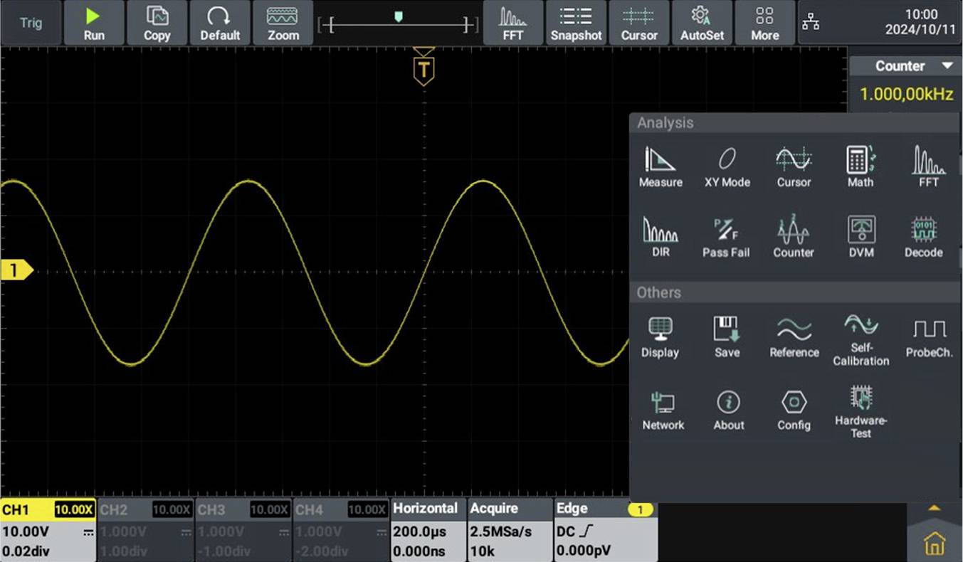 'Oscilloscope display with yellow sine wave, frequency indication at 1,000.00 kHz. Analysis and configuration options visible on the right.'