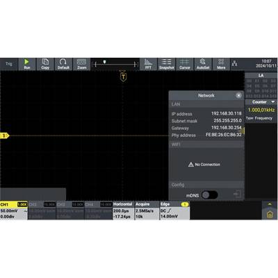 An oscilloscope displays a rectangular signal at 1,000 kHz. On the right, network settings are listed, including IP address and gateway.