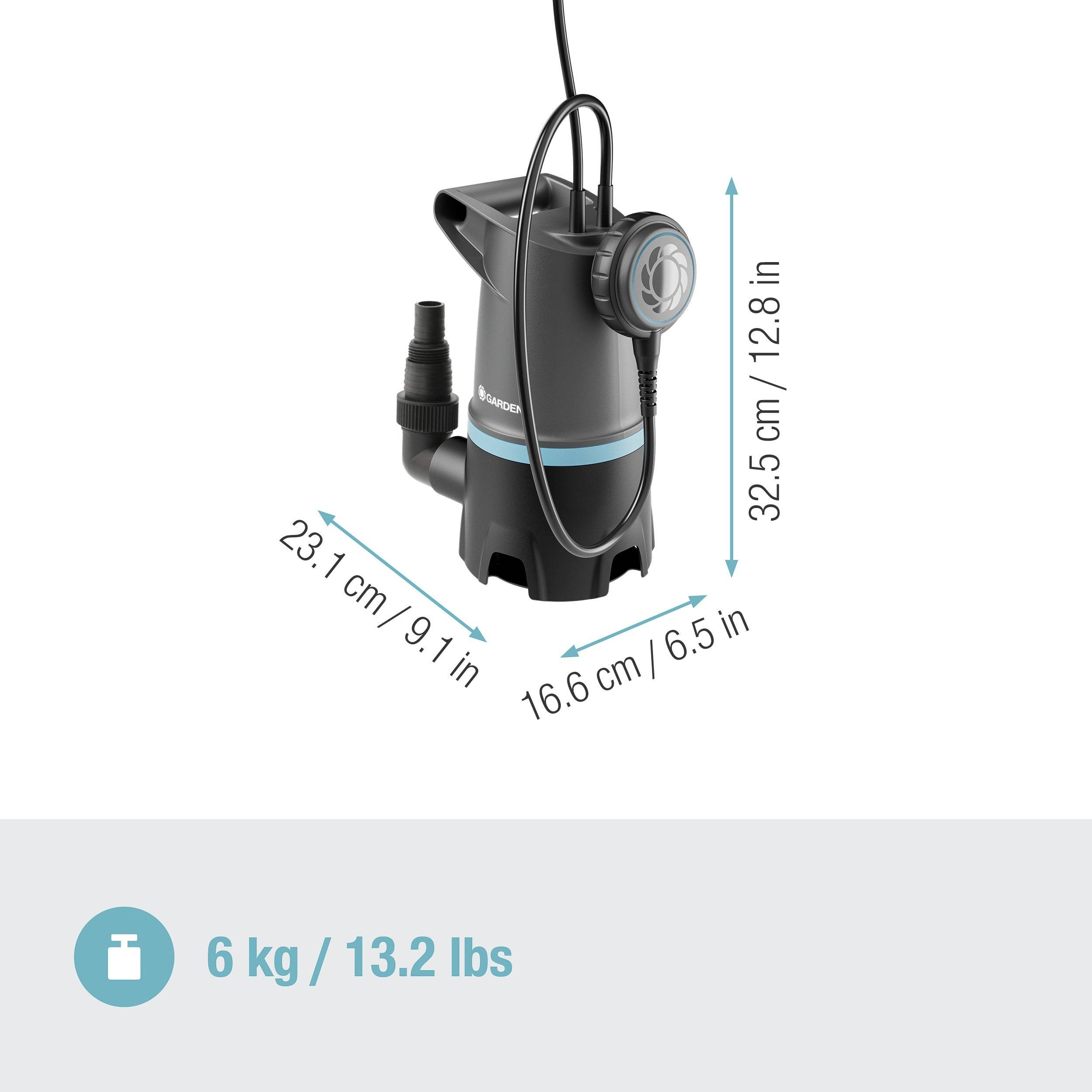 A black and blue water pump with dimensions: height 32.5 cm, depth 16.6 cm, width 23.1 cm. Weight: 6 kg.