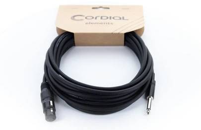 A black audio cable by Cordial with XLR and 6.3mm jack plugs. Packaging made from recycled cardboard.