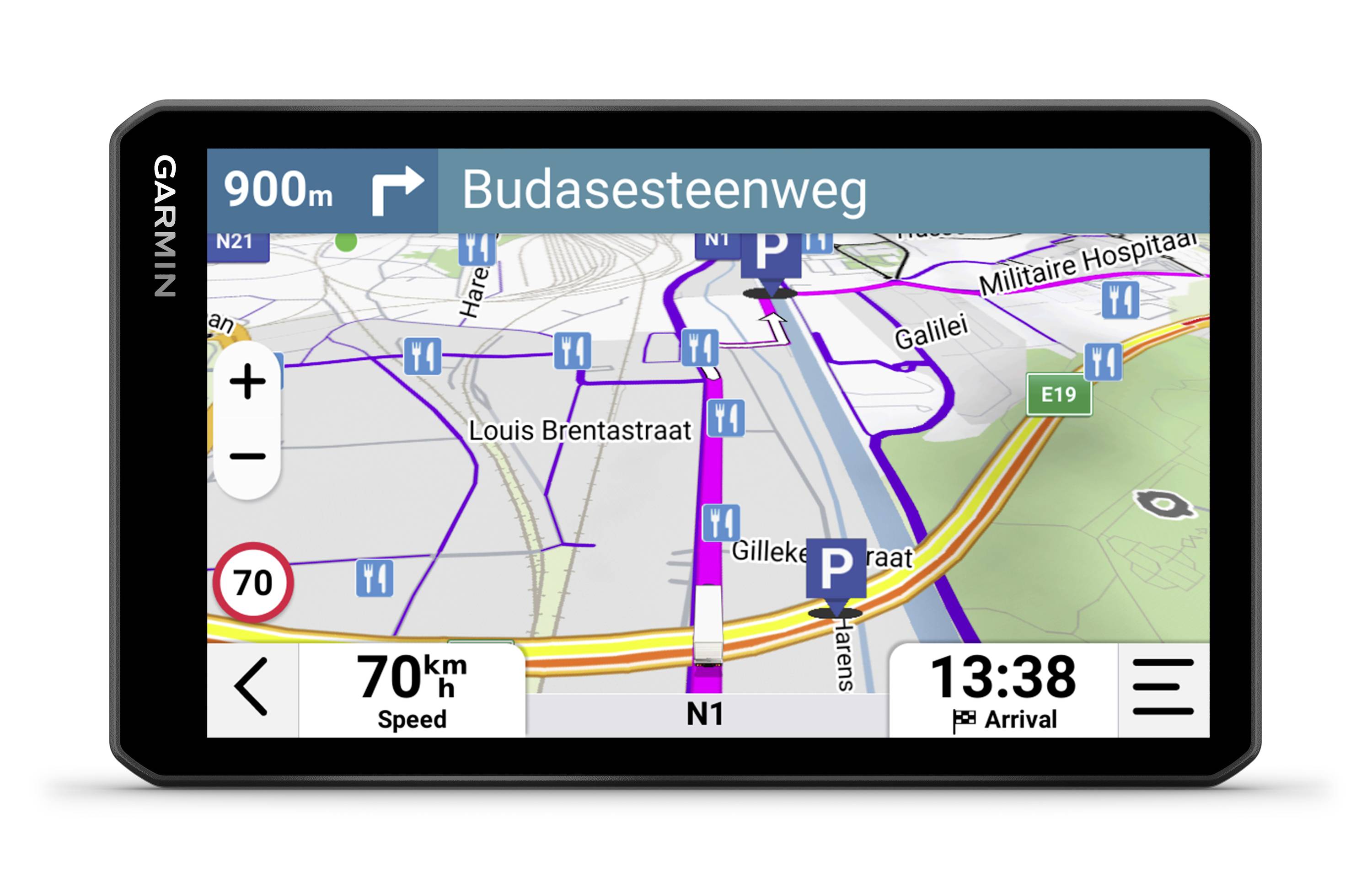 Navigation device shows map with route to 'Budasteenweg', remaining 900m, current speed 70 km/h, arrival at 1:38 pm.
