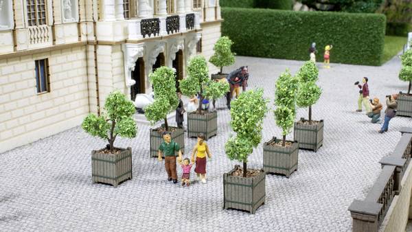 NOCH  14013 H0 2-piece set laser-cut minis ornamental trees in buckets Assembled