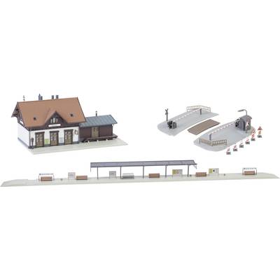Model Railway Accessories: A station building with a red roof, two level crossings with barriers, and a covered platform scene.