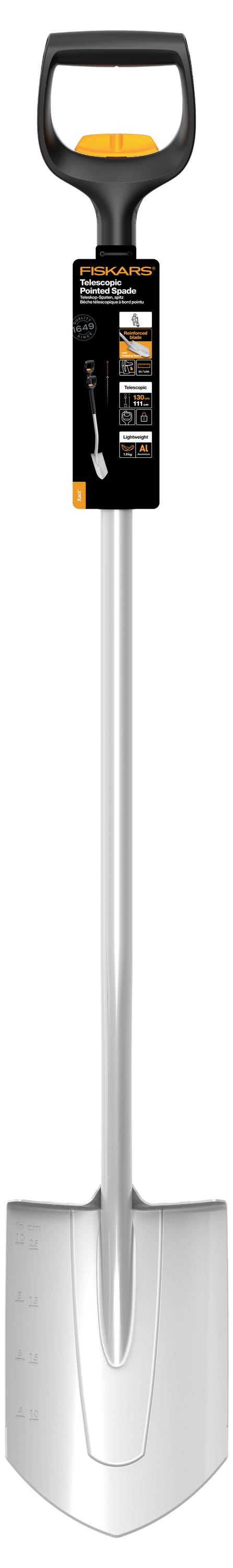 Garden spade with ergonomic handle and robust metal blade, suitable for digging work in the garden.
