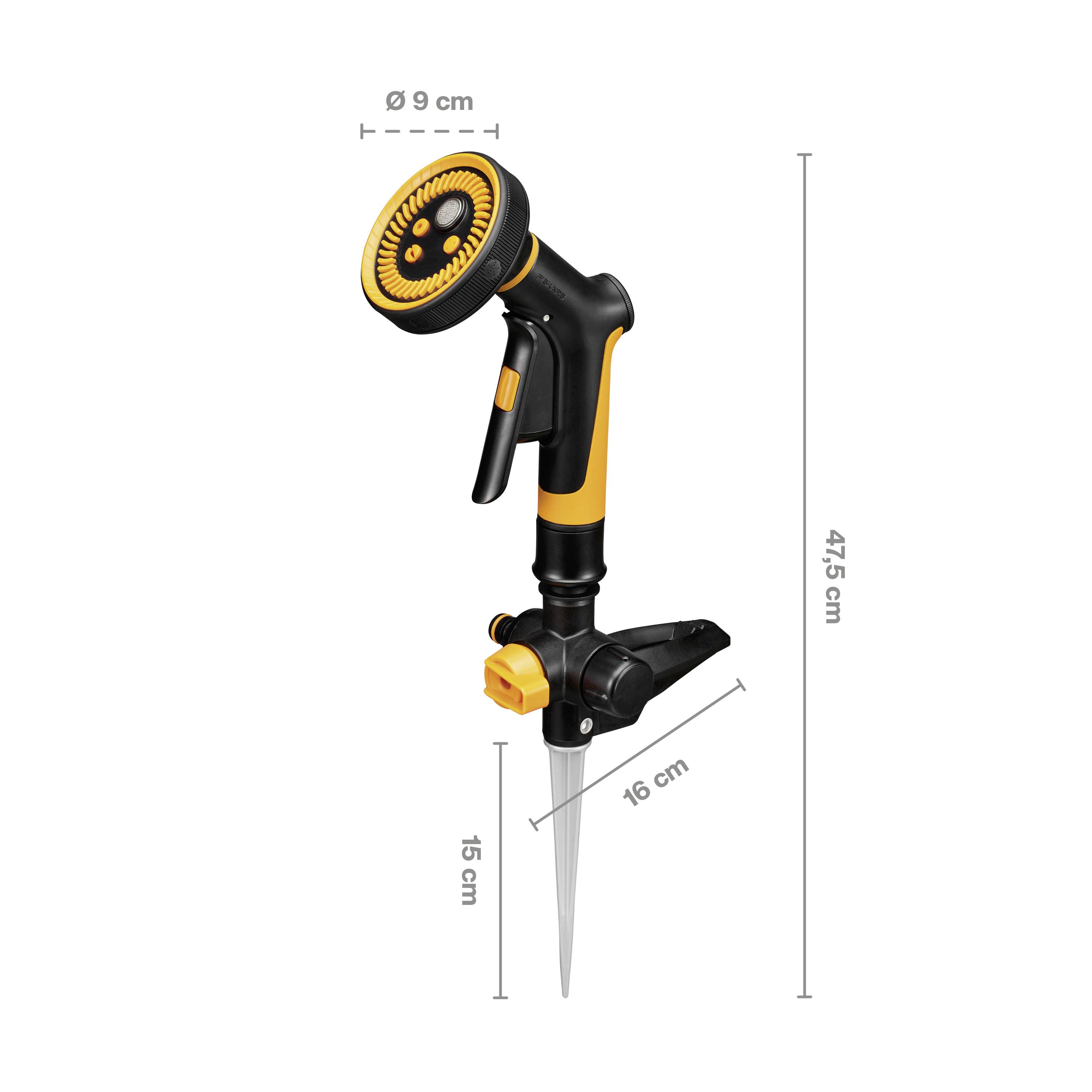 Black garden sprinkler with orange accents, featuring a ground spike for anchoring. Oval spray head, height 47.5 cm.