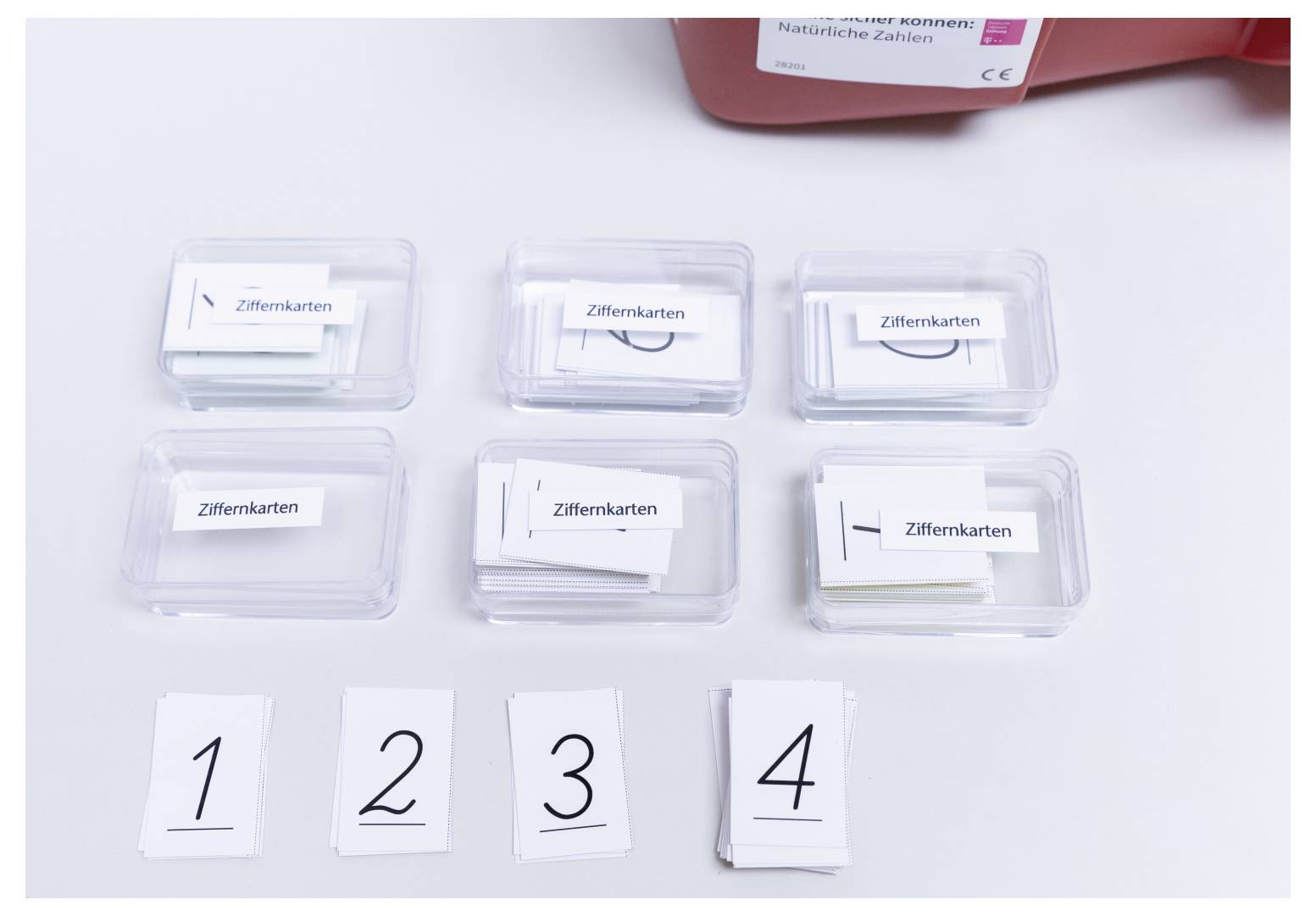 Cards with numbers in trays, labeled 'Ziffernkarten', shown with numbers 1 to 4 on cards below.