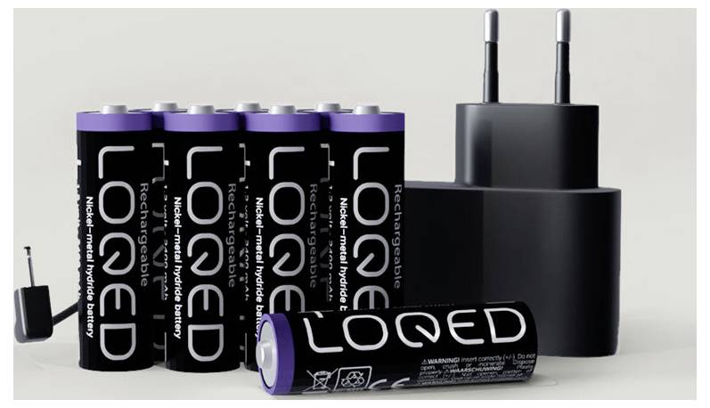 'Five LOQED rechargeable batteries and a black plug-in charger are displayed on a light background. One battery is lying horizontally.'