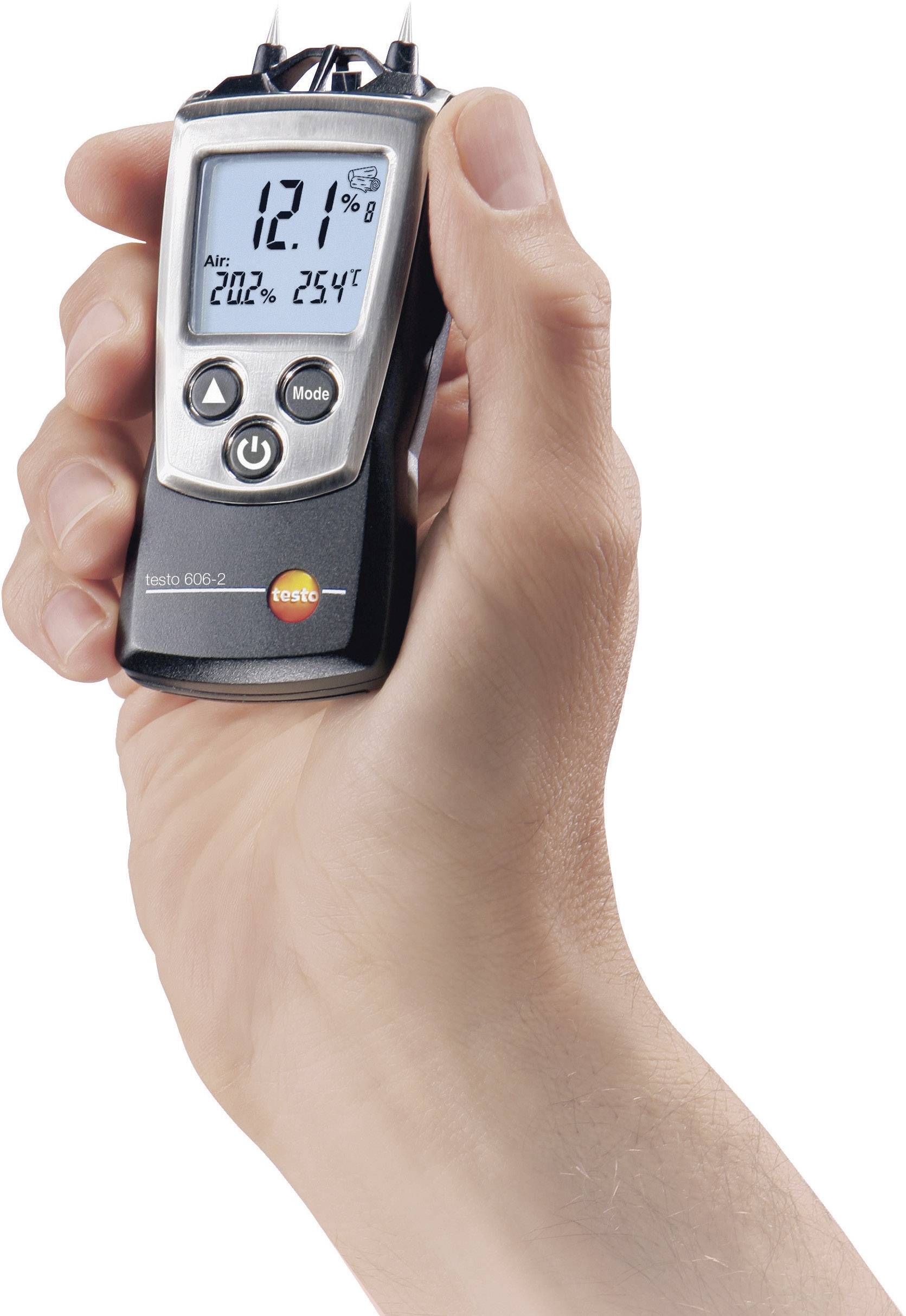 A handheld device for displaying air quality is being held. The screen shows '12.1% Air 20°C 25%'.