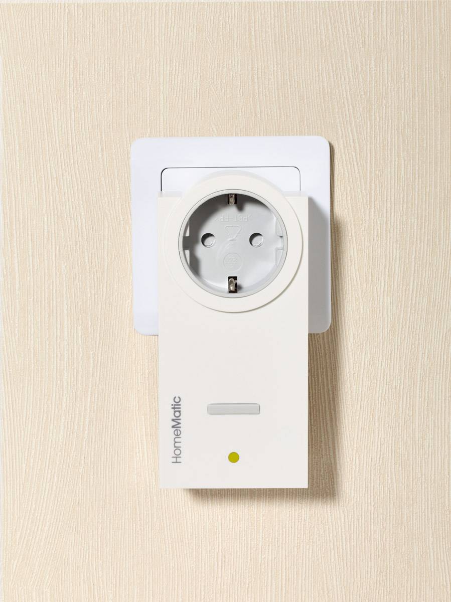 An intelligent socket is installed in a wall socket. It has a button and an LED indicator.