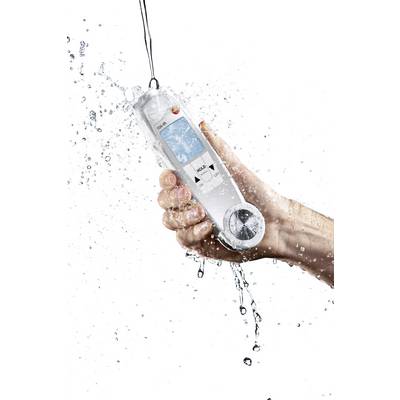 A hand holds a waterproof thermometer in splashing water, displaying a blue display and operation buttons.