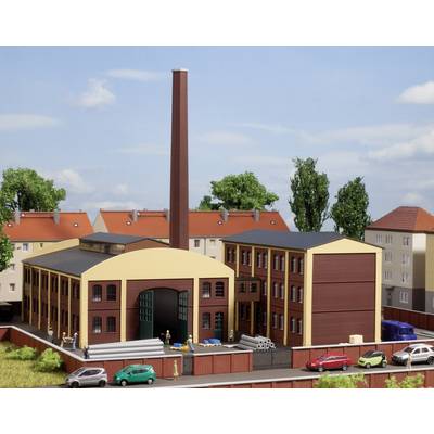 Model of an industrial site with large buildings and a chimney. Several cars are parked on the street.