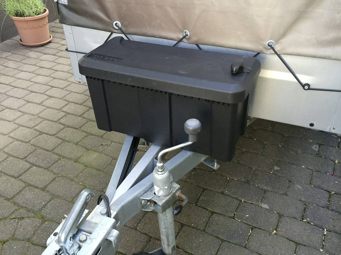 ящик для прицепа. ящик на прицеп daken. ящики для фур пластмассовые. багажный ящик для прицепа alko. Daken 81106 ящик инструментальный пластиковый крепления.